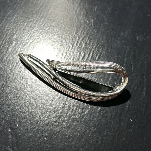Vintage 2-7/8” Sarah Coventry Silver Textured Tear Drop Abstract Shape Brooch - Picture 1 of 5